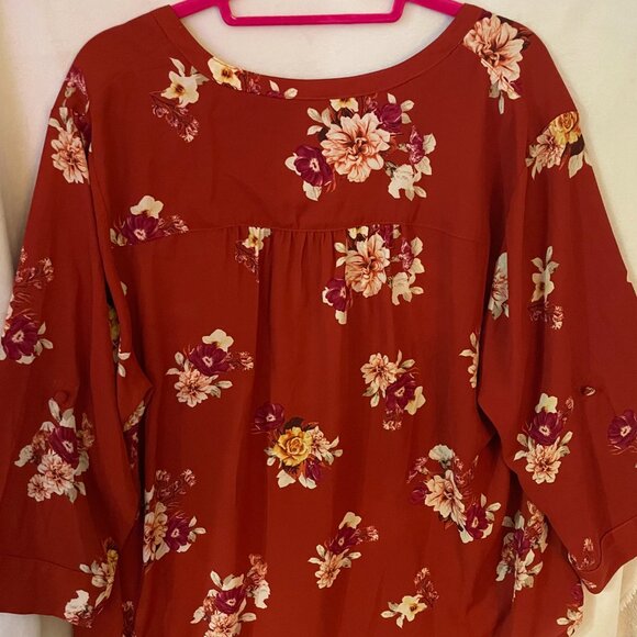 TORRID Harper Floral Georgette Button Loop Roll Tab Sleeve V Neck Blouse 2X - Picture 4 of 4